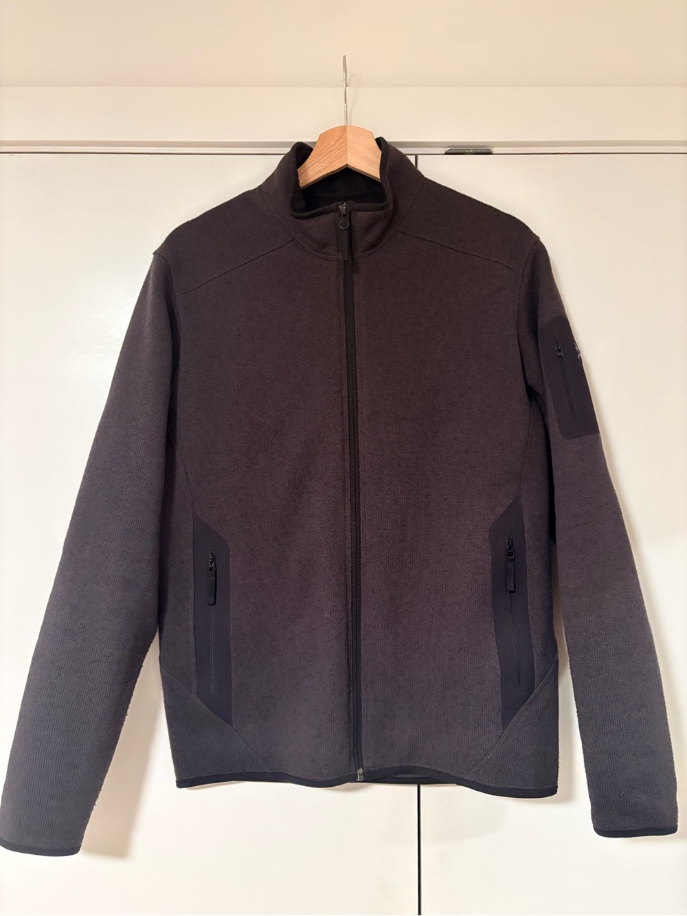 Arc'teryx Men's Charcoal Full-Zip Lightweight Jacket
